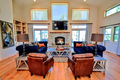 Image de Retraite Blue Lake Springs Avec 3 Chambres + Salle Rec / 4e Chambre, 3. 5 Bains, Vues Et ACCÈS Rec.