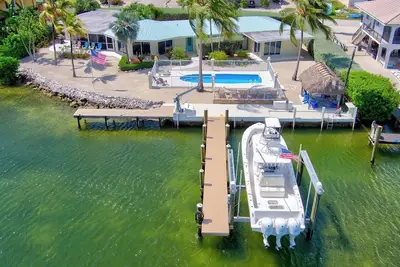 Image de P33 - Charmante maison de 4 chambres avec piscine et à quelques pas de la plage!