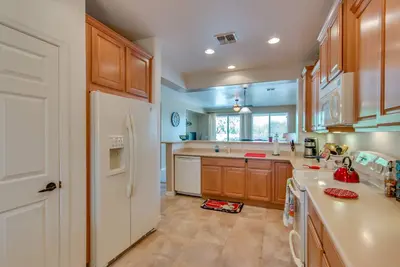 Image de Actif Adulte communautaire droit sur le terrain de golf