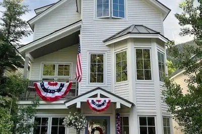Image de Vous allez adorer cette marque New Mountain Contemporary Home