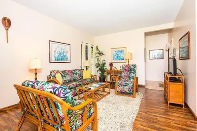 Image de Island Touches w/Modern Kitchen, Wood Floors, Lanai, Flat Screen, WiFi–Kaha Lani 203