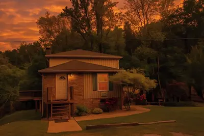 Image de Bord de rivière, Wifi, Cuisine de luxe, Cheminée intérieure et extérieure, Bain à remous. Beau paysage de rivière