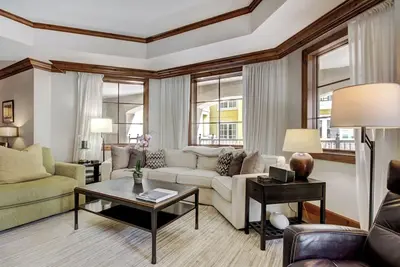 Image de Entrez dans le luxe! 2Br Ritz-Carlton Condo w / Mountain View!