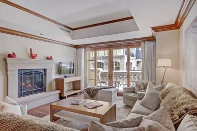 Image de Résidence Ritz-Carlton unique avec trois chambres et vue sur la montagne