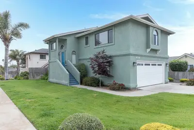 Image de Stunning Home - Walking Distance to the Beach! Str0015