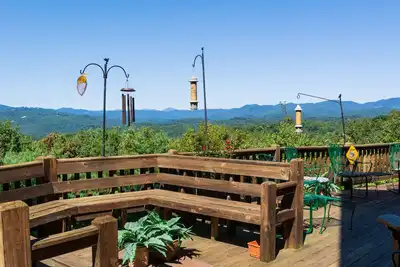 Image de Mountain Home w / 180 Vues, spa, piscine / table de ping-pong, pr��s de Boone