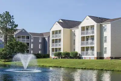 Image de Williamsburg, Va: Condo 2 Br avec piscine, près de Williamsburg & Busch Gardens historique