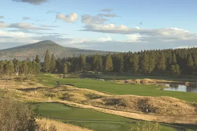 Image de Condo élégant avec balcon privé, piscine intérieure et golf sur place