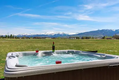 Image de Kabino: Nouvelle location! Marchez jusqu'au centre-ville! Sur Ski-Hill Road! Spa + WiFi gratuit +++