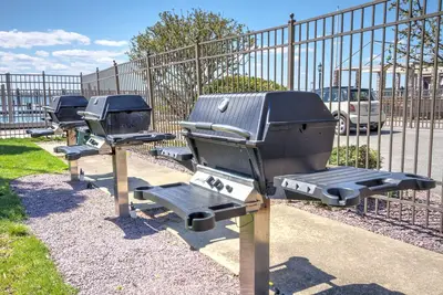 Image de Élégant condo avec piscine int����rieure / extérieure, Wi-Fi et parking gratuits