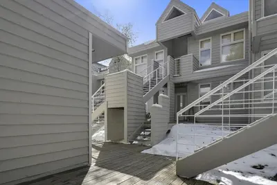 Image de Venez visiter Frisco et de rester dans notre belle deux chambres River Glen condo! Seulement un bloc de la rue Main!