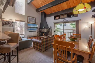 Image de Condo Loft abordable avec de grands équipements!