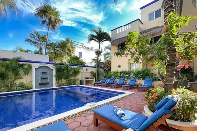 Appartement moderne, confortable et bien équipé avec cour privée dans le jardin.