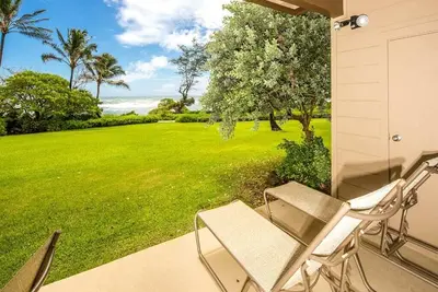 Cheery Condo Steps from the Surf - Kaha Lani 127