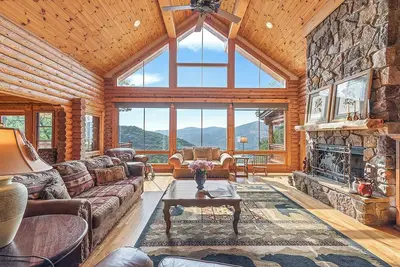 Image de Vue positive dans la communauté Gated Smoky Mountain Retreat