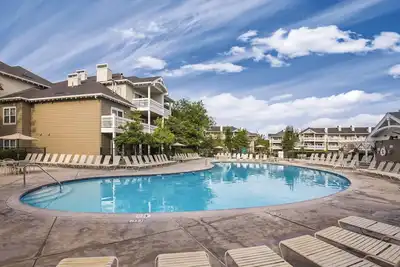 Image de Windsor, Californie: Sonoma 1 Chambre Condo w / Cheminée, Resort Piscine, Spa, WiFi & More!