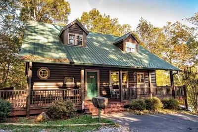 Image de Bear Creek-Great Multi Couples Cabin, bain à remous de luxe
