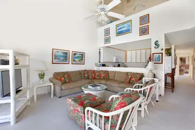 Image de Poipu Assez spacieux pour accueillir jusqu'à dix vacanciers \"A / C dans le loft\" * Regency 522 *