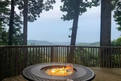 Image de Chalet privé près de Boone - Vue magnifique - Bain à remous et sentiers de randonnée / équestres