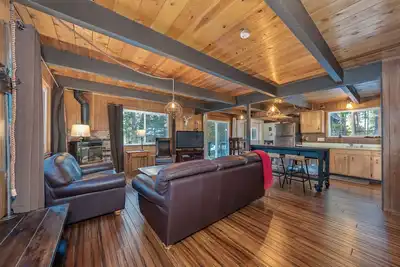 Image de Une Cruz Dans Les Bois: 3br / 2ba Plus Loft Dans Les Ressorts Du Lac Bleu Avec Le Foosball, Marchez Sur Les Sentiers De RANDONNÉE