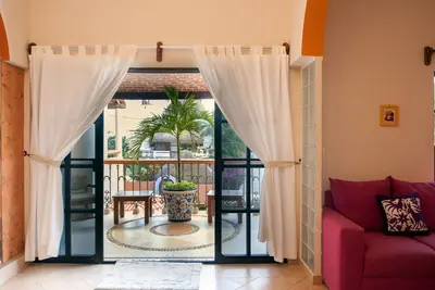 Spacieux, spacieux et confortable appartement au 2ème étage grande cuisine et salle à manger
