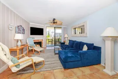 Image de Magnifique condo sur le thème de la plage, orienté plein sud, vue océan / jardin condo G222- Paradise Found