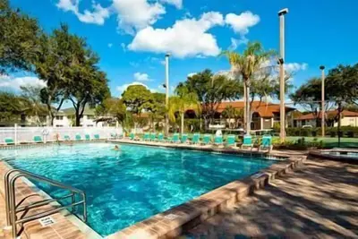 Image de Shorewalk 101 condo 2 chambres / 2 salles de bain près d'Img et à 5 miles de l'île Anna Maria, occupation maximale de 6 personnes.