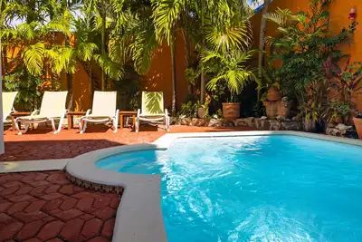 Grande maison de 3 étages avec une charmante décoration mexicaine, piscine privée et jardin