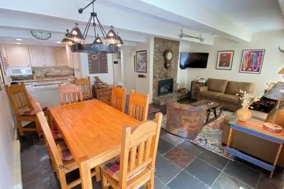 Image de Ground Level 2br - Bain à remous extérieur et piscine - Voir une visite en 3d de l'unité