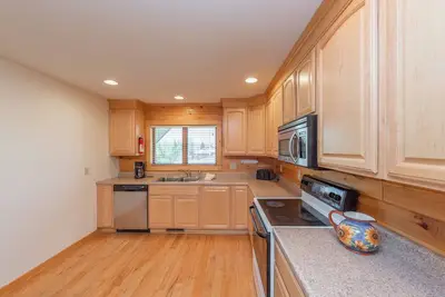 Image de The Lodge at McHenry Cove Marina - Accès au lac - Accueil avec un quai