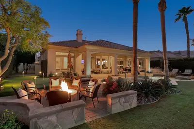 Image de Table De Piscine Et Marques! - 14 personnes