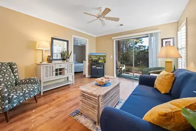 Venez jouer dans ce magnifique condo au rez-de-chaussée au True Blue Golf Resort
