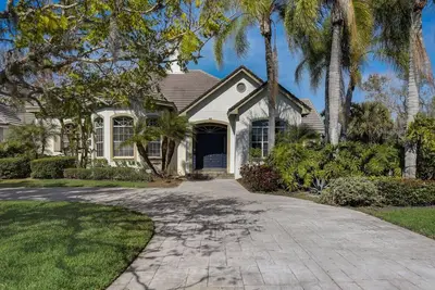 Image de Salon de propriété dans le Golf Communauté Meadows ~ multiples Familles bienvenues