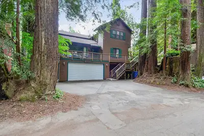 Image de Irish Mist ~ Vues et terrasse incroyables! Barbecue, chiens bienvenus! Rendez spécial!