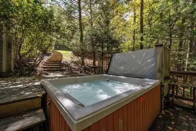 Image de Abbot's Bliss- Lakefront in Carmel Cove, Chiens bienvenus, Bain à remous, Grill
