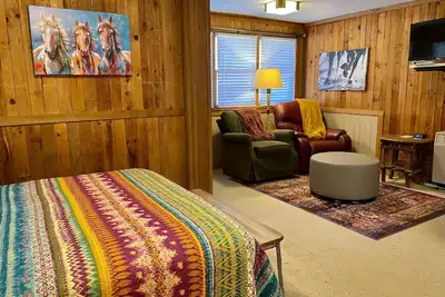 Image de The Last Resort: 1 Br / 1 Ba cheval $$ Dans Ferguson, pour 2 personnes
