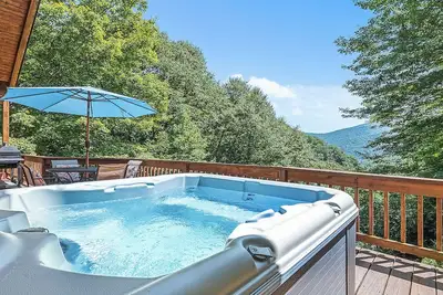 Image de Log Home, Smoky Mtn Views, Hot Tub, Game Room. 4wd req. Nov-avr