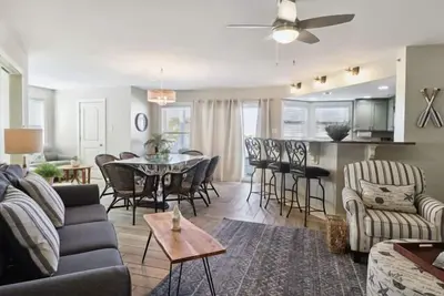 Image de Vues sur l'océan! Plage sud! Étapes pour Pier, Restaurants, Shopping et plage!