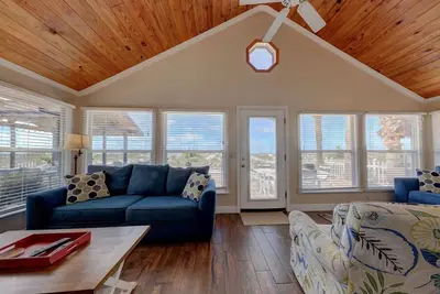 Image de Plaisancier * Ocean Front Cottage * Droit sur le sable * peut accueillir jusqu'à 6 * Piscine chauffée