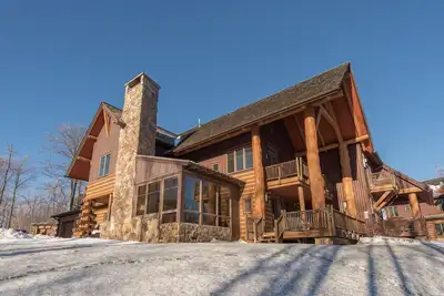 Image de Slopeside Haven- Ski In / Ski Out Home au sommet de Wisp Resort