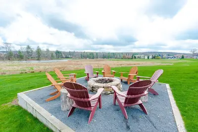 Image de Falcon's Rest- Zone au bord du lac / golf dans les espaces verts du secteur riverain