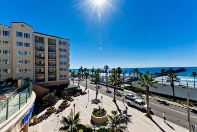 Image de Spacieux Condo en face de la jetée w / accès à la plage, piscine du complexe