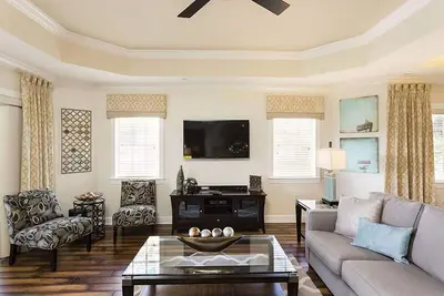 Image de Condo haut de gamme avec console de jeux, vue magnifique et autres extras! Près de Disney!
