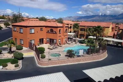 Image de condominium de trois chambres exceptionnelle avec des vues spectaculaires! 224