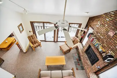 Image de Marchez jusqu'au sentier de la maison de bout droit!