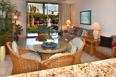 Image de Laid-Back Condo Steps from Sand! Roomy Design w/Kitchen, WiFi–Kamaole Sands 10108<br>