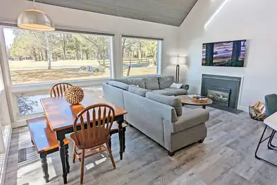 Image de Charmant 2 étages avec une vue imprenable sur le parcours de golf Mt Bachelor et Meadows.