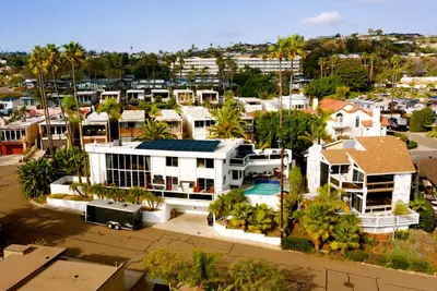 Image de Vues panoramiques incroyables - Piscine, jacuzzi, terrasses, paradis en plein air! - Voir la vidéo