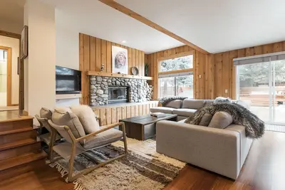 Image de Maison Rustique Moderne Dans Le Centre Le Plus Chaud De Ketchum