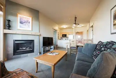 Image de Ski-in, condo de ski-out à Juniper Springs Resort avec vue sur la montagne et des équipements club